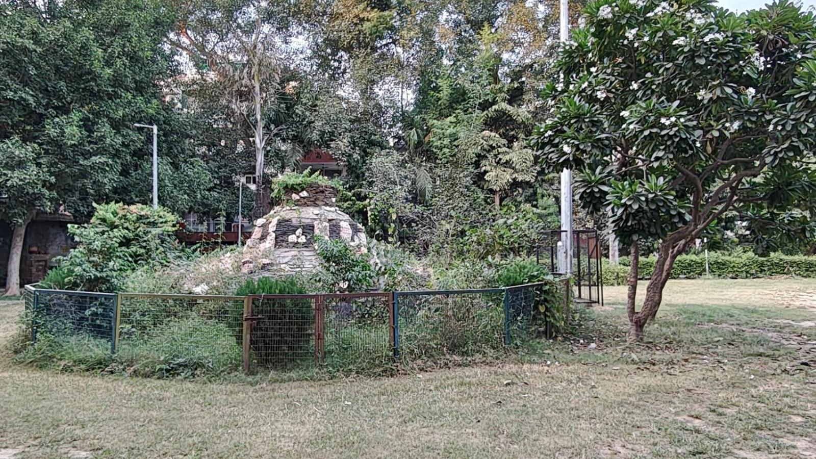 Apartment Divine India Service 4bhkj-45 New Delhi