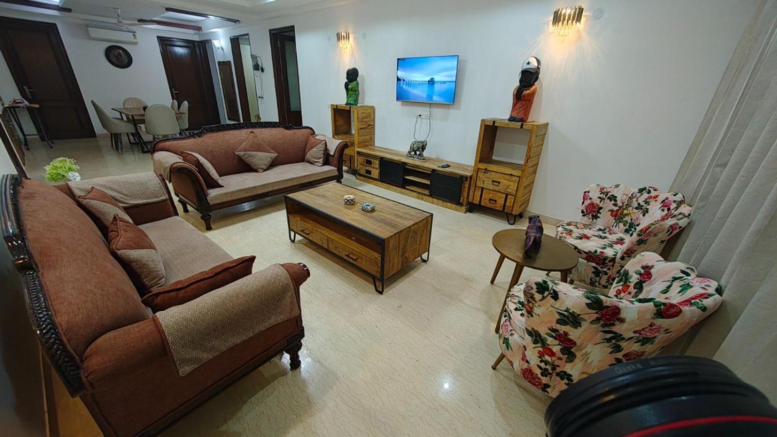 Apartment Divine India Service 4bhkj-45 New Delhi