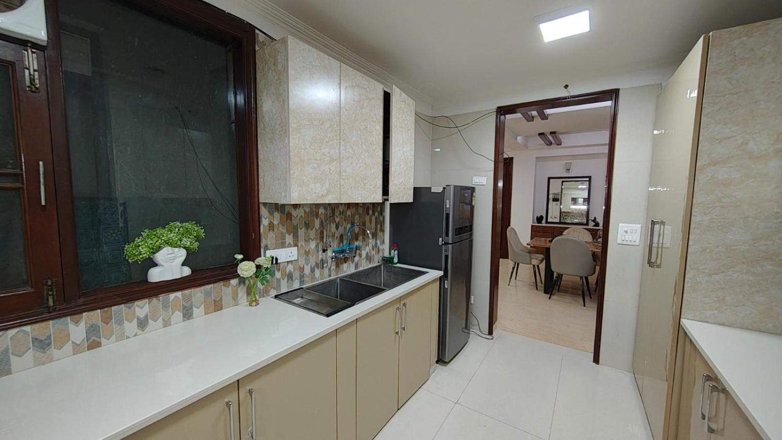 Apartment Divine India Service 4bhkj-45 New Delhi