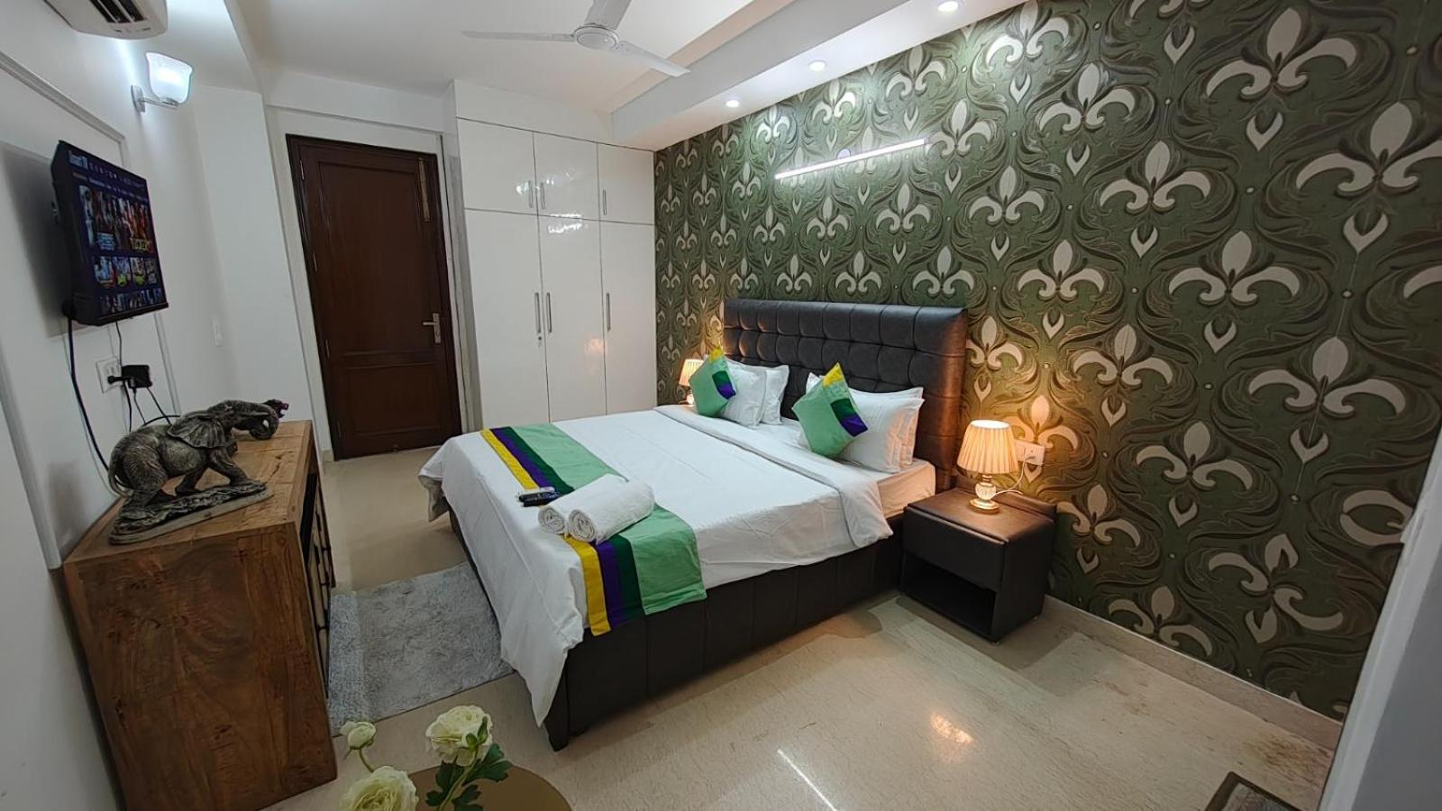 Divine India Service 4bhkj-45 Apartment *