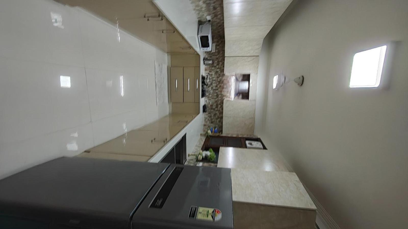 Apartment Divine India Service 4bhkj-45 New Delhi